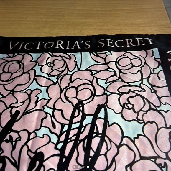 Scarf Bombshell Victoria’s Secret Pink Black  Silk - Picture 2 of 7